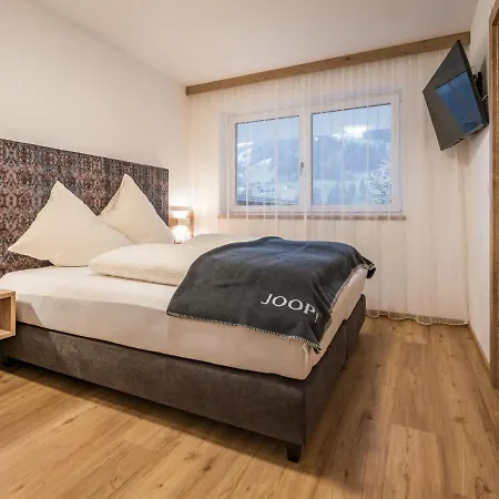 Montec-3 By Interhome * היפאך